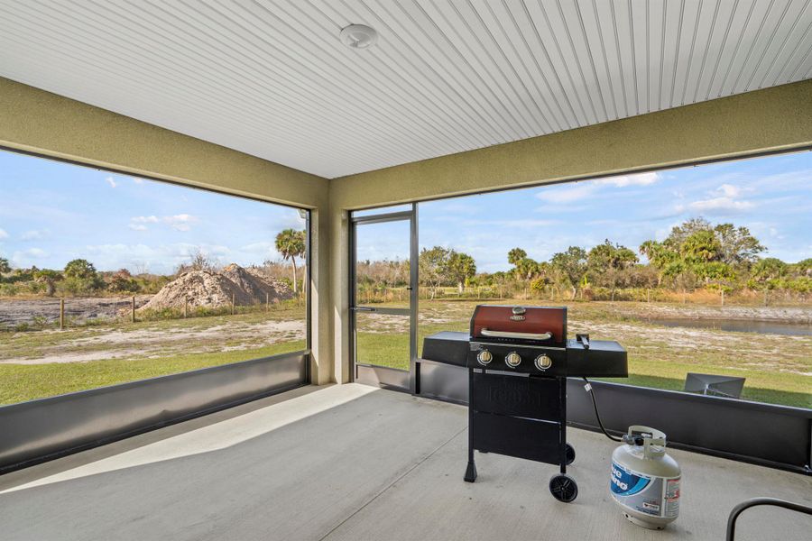 Exterior details and patio area of a home in , Okeechobee (Image 26).