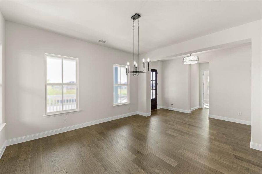 06. 3304 Andesite - Dining