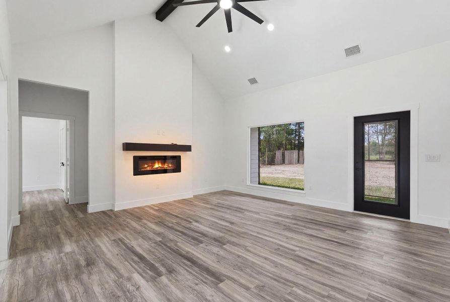 Spacious, unfurnished interior of a new home in , Conroe (Image 22).