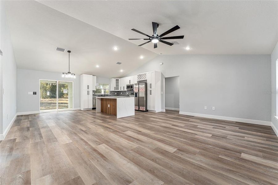 Spacious, unfurnished interior of a new home in , Dunnellon (Image 22).