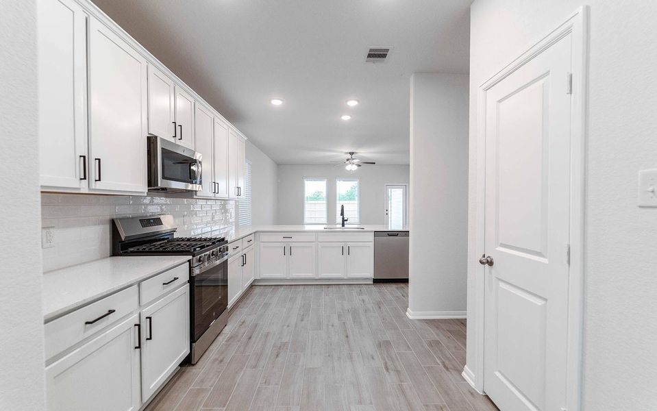 Furnished interior view inside a new home in Lago Mar, Texas City (Image 4).