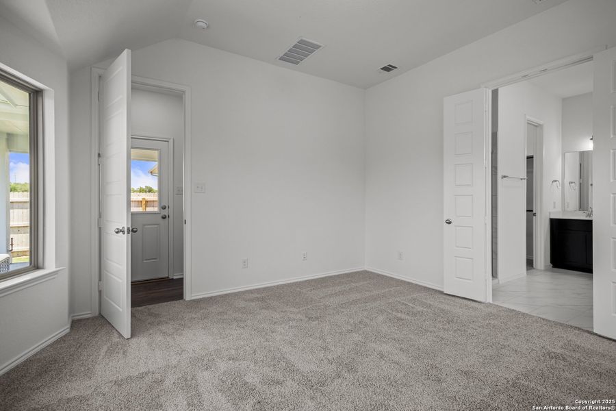 Spacious, unfurnished interior of a new home in Rhine Valley, Schertz (Image 22).