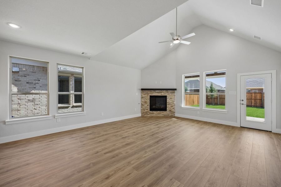Spacious, unfurnished interior of a new home in Dove Hollow, Waxahachie (Image 15). Spacious, unfurnished interior of a new home in Dove Hollow, Waxahachie (Image 15).