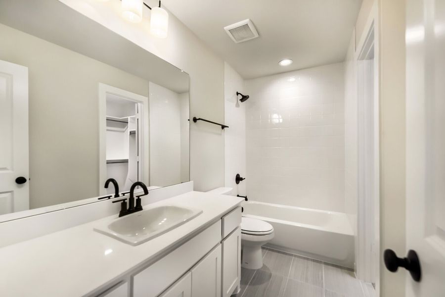 9809 Morning Cloak - Full Bathroom
