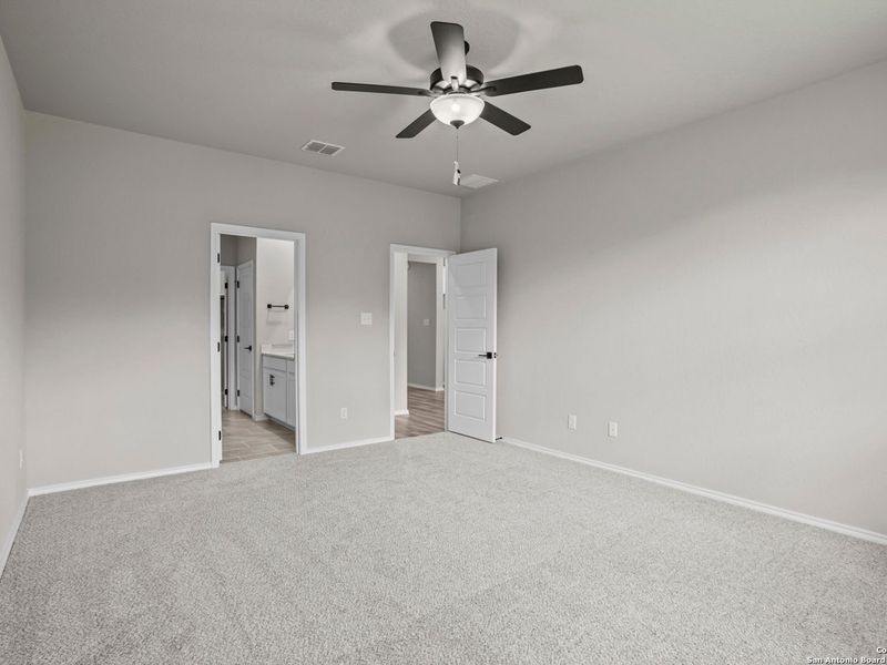 Spacious, unfurnished interior of a new home in Royal Crest, San Antonio (Image 26).