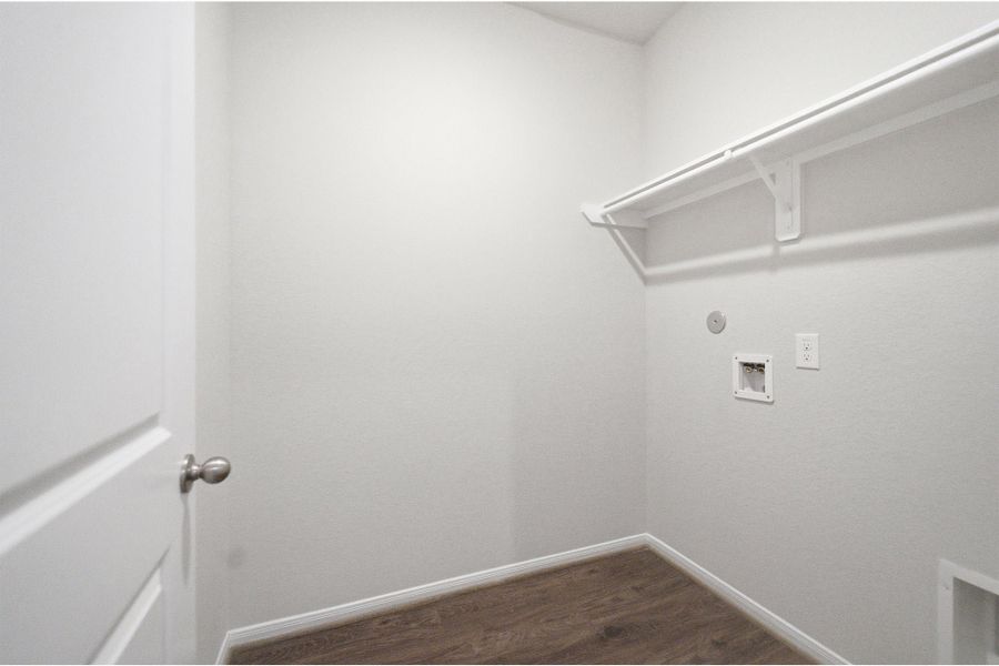 Spacious, unfurnished interior of a new home in Pearlbrook, Texas City (Image 17).