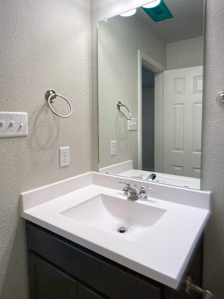 Representative interior finishes for a home built from the Floor Plan 1816 by Colina Homes in Grand Magnolia, Magnolia (Image 21). Representative interior finishes for a home built from the Floor Plan 1816 by Colina Homes in Grand Magnolia, Magnolia (Image 21).