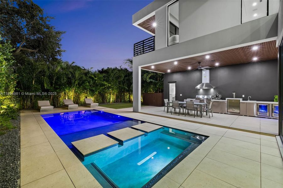 Community amenities in , Miami (Image 46). Community amenities in , Miami (Image 46).