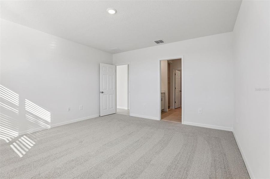 Spacious, unfurnished interior of a new home in Lake Deer Estates - Signature Series, Poinciana (Image 28).