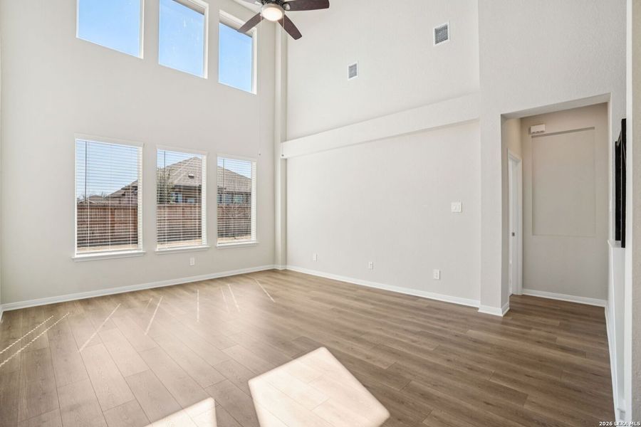 Spacious, unfurnished interior of a new home in Carmel Ranch, Schertz (Image 43).
