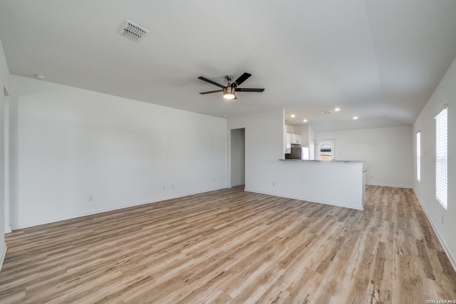 Spacious, unfurnished interior of a new home in , San Antonio (Image 14).