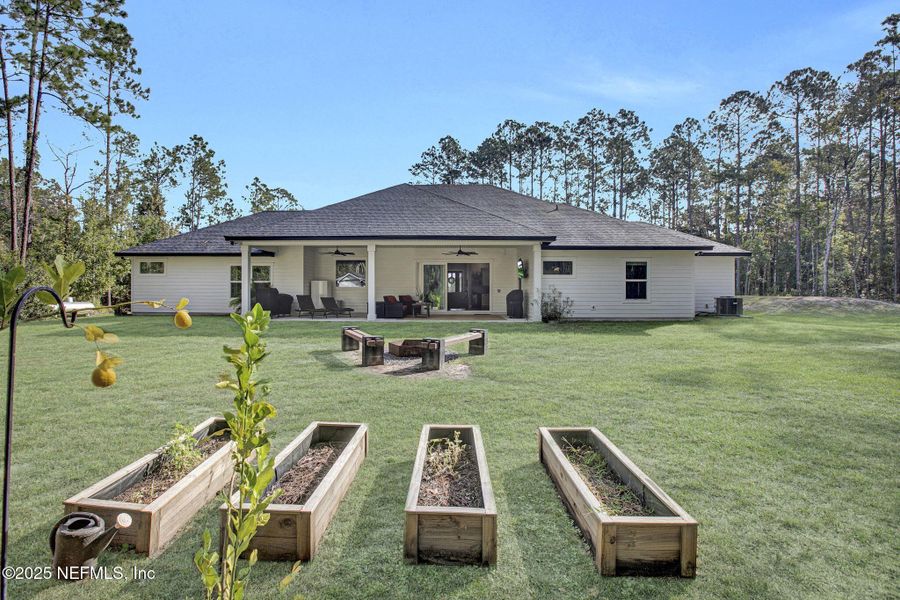 Exterior details and patio area of a home in , Green Cove Springs (Image 26).