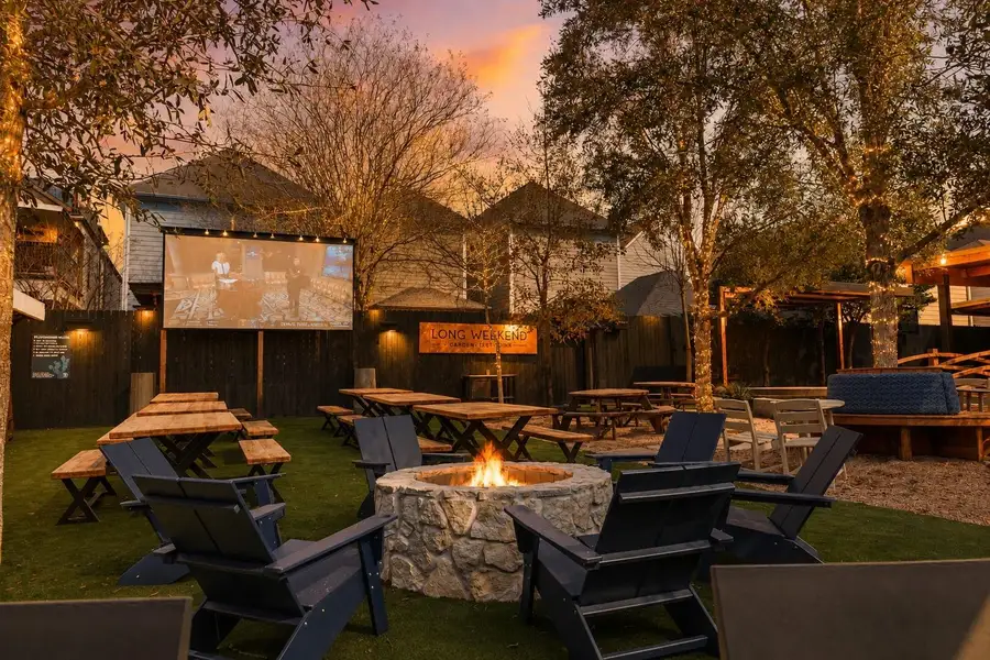 "Long Weekend", a premier destination where family, food, live entertainment and sports converge. 2 miles from Palisades. "Long Weekend", a premier destination where family, food, live entertainment and sports converge. 2 miles from Palisades.