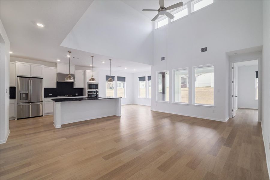 Spacious, unfurnished interior of a new home in , Leander (Image 24).