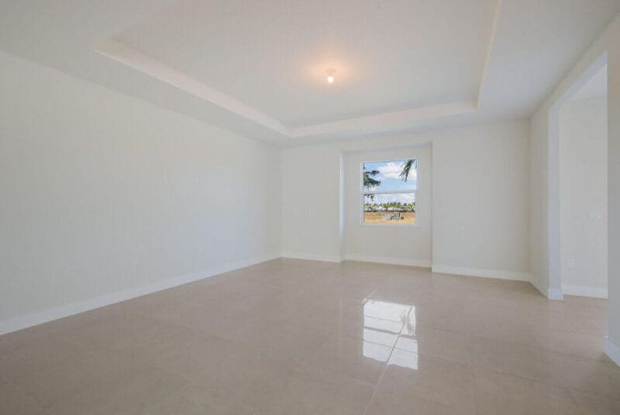 Spacious, unfurnished interior of a new home in Aqua, Bradenton (Image 14).