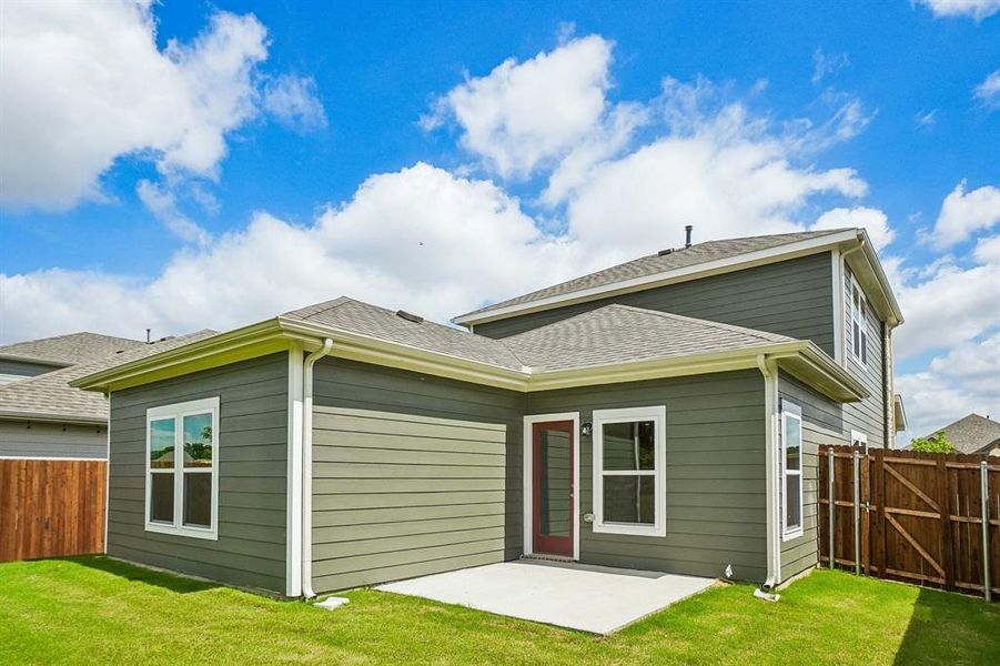 Exterior details and patio area of a home in Ambergrove, Royse City (Image 19).