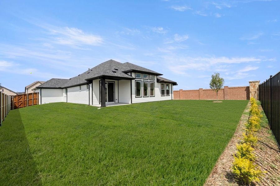Exterior details and patio area of a home in Creekside, Royse City (Image 3).