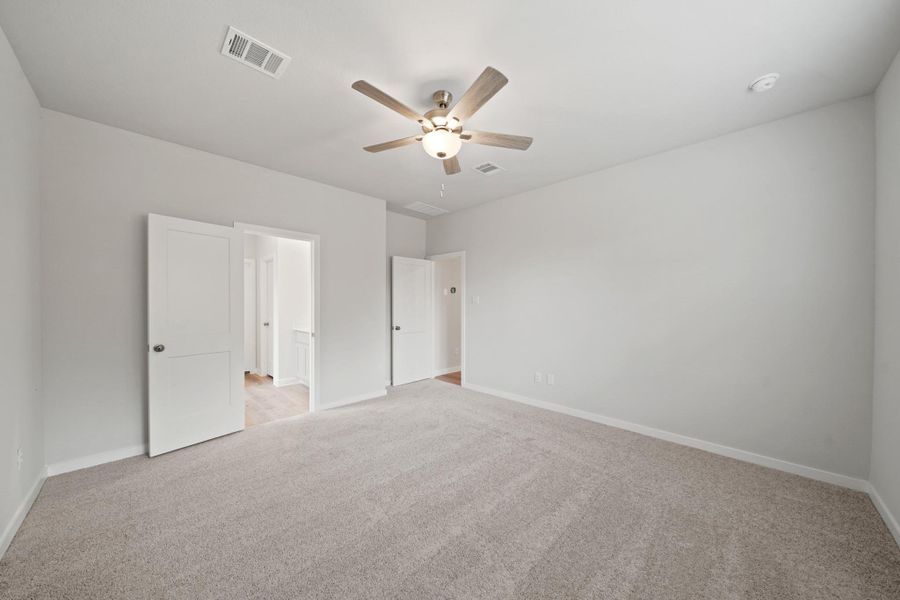 Spacious, unfurnished interior of a new home in Russell Ranch, Bay City (Image 19).