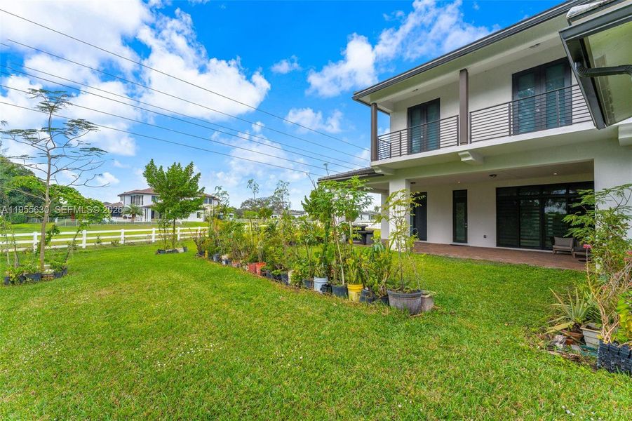 Exterior details and patio area of a home in , Southwest Ranches (Image 29).