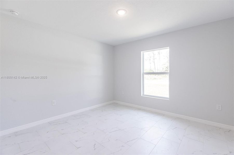 Spacious, unfurnished interior of a new home in , Lehigh Acres (Image 8).