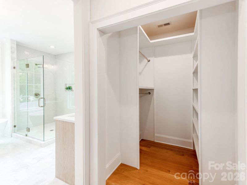 Spacious, unfurnished interior of a new home in , Charlotte (Image 19).