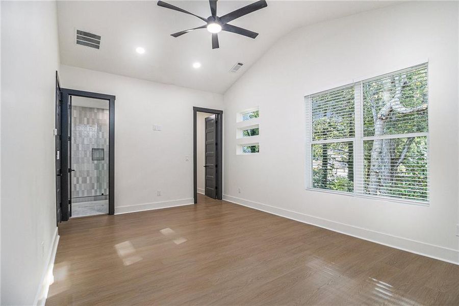 Spacious, unfurnished interior of a new home in , Atlanta (Image 24).