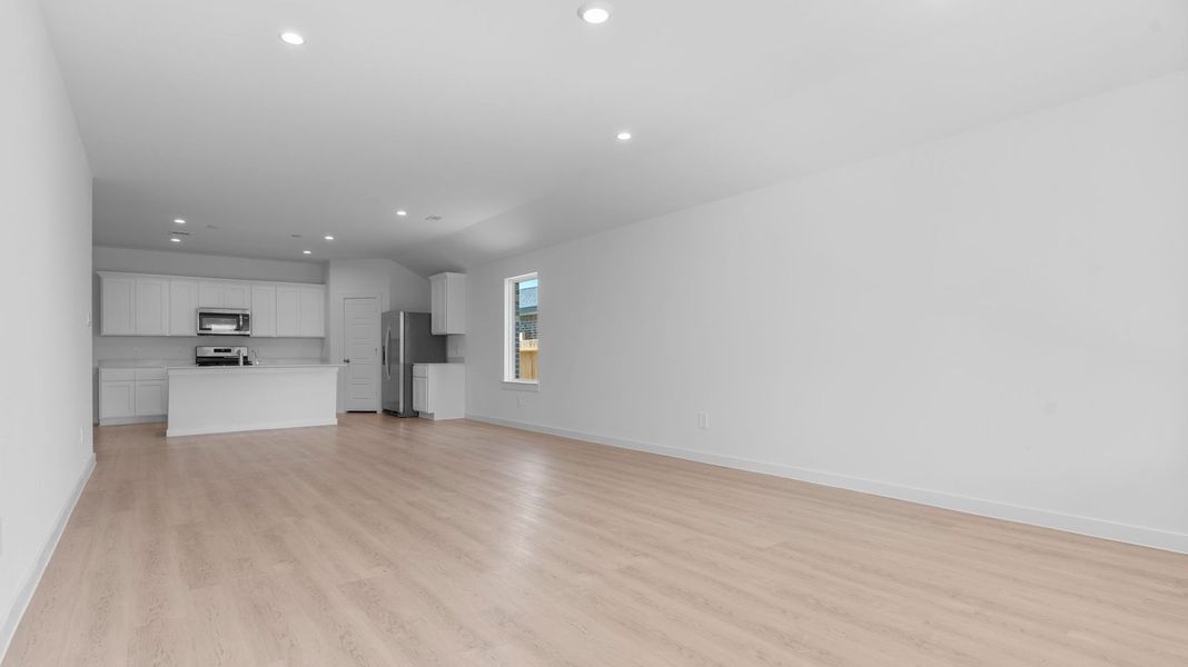 Spacious, unfurnished interior of a new home in Caldwell Crossing, Iowa Colony (Image 13).