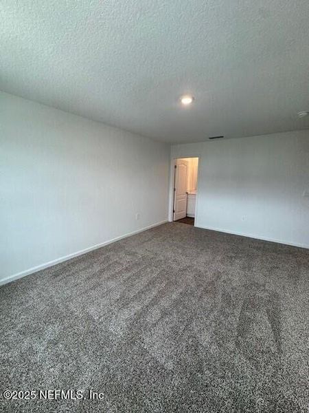 Spacious, unfurnished interior of a new home in The Landing, Middleburg (Image 52).