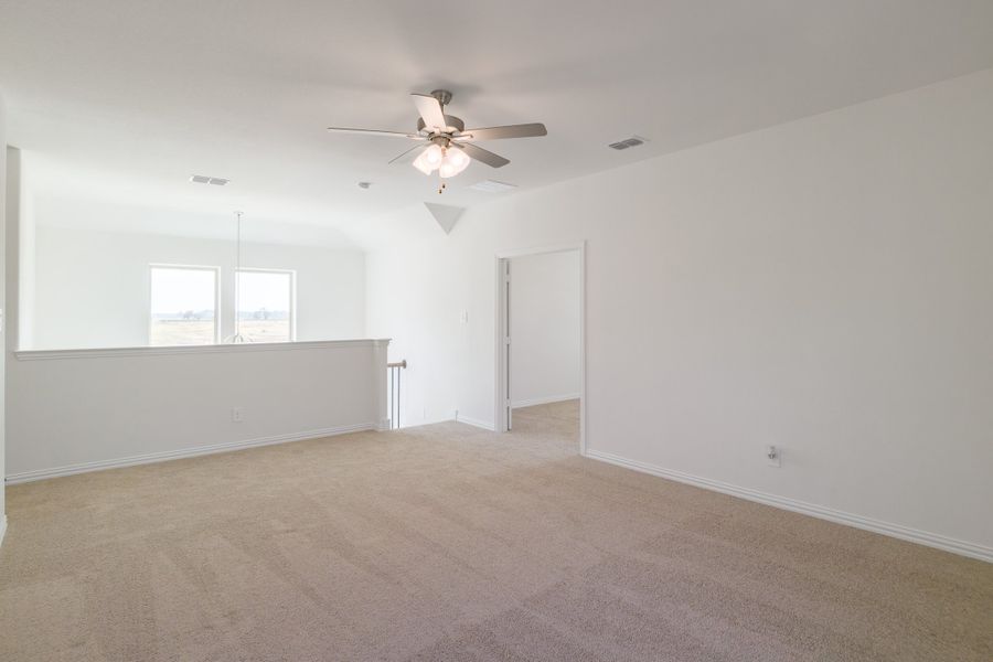 Spacious, unfurnished interior of a new home in Saratoga, Aubrey (Image 19).