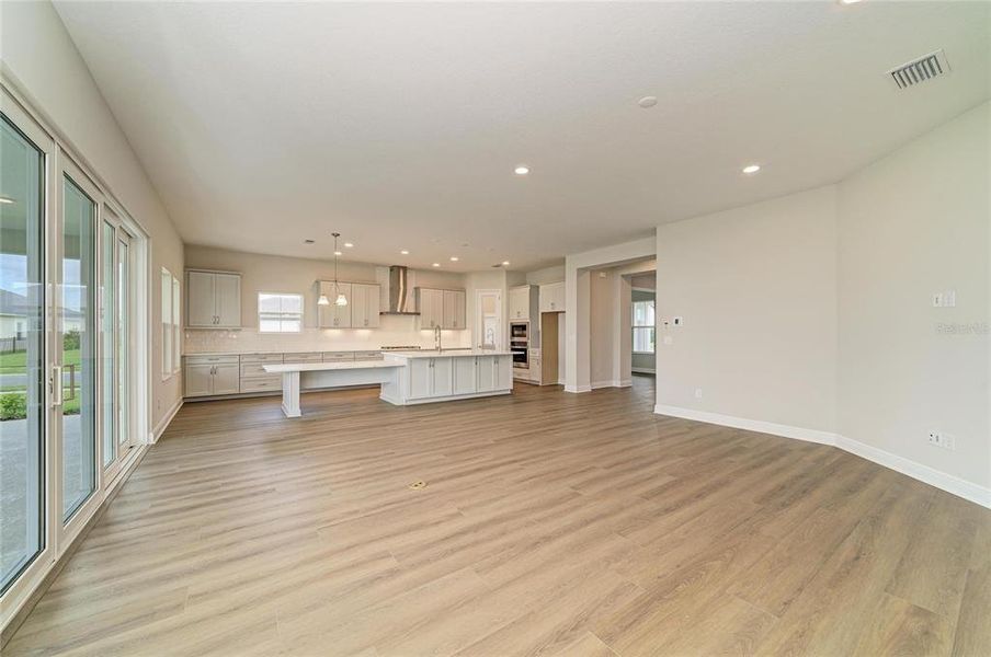 Spacious, unfurnished interior of a new home in North River Ranch, Parrish (Image 30).