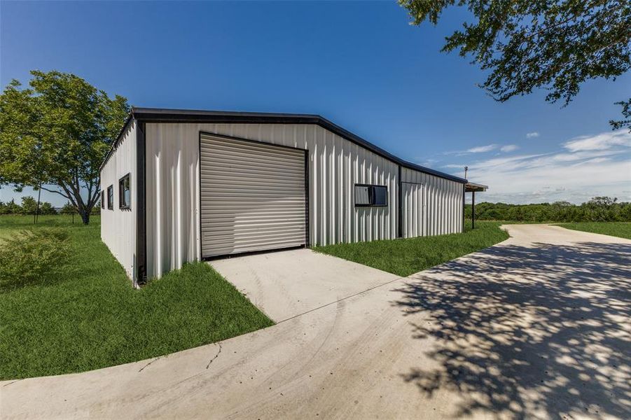 3 Stall Barn featuring a full shop. Roll up Door 3 Stall Barn featuring a full shop. Roll up Door