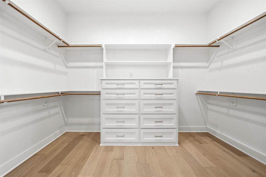 Spacious, unfurnished interior of a new home in , Hewitt (Image 22).