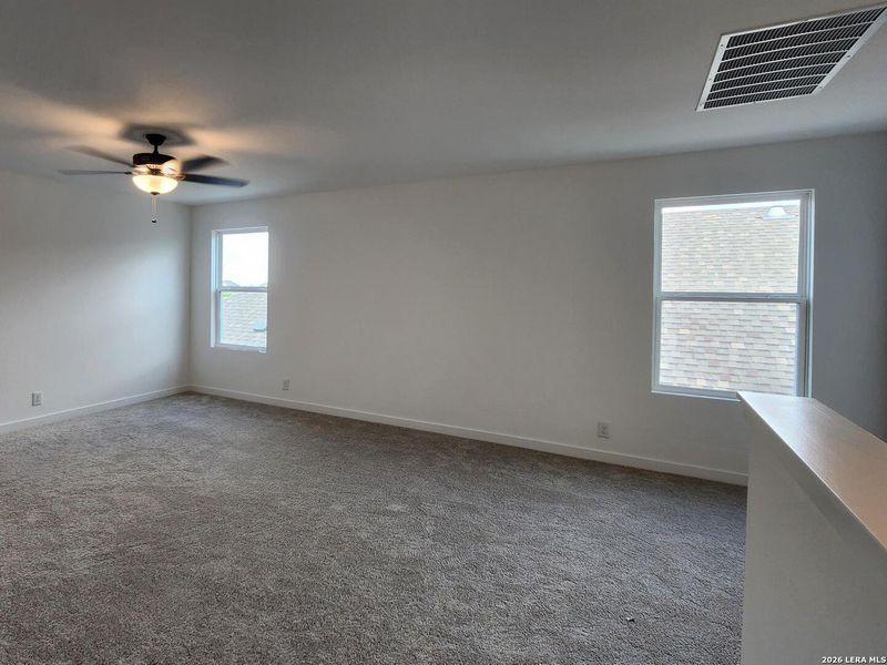 Spacious, unfurnished interior of a new home in Nopal Valley, San Antonio (Image 12).