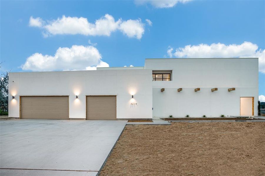 Exterior details and patio area of a home in , Duncanville (Image 1). Exterior details and patio area of a home in , Duncanville (Image 1).