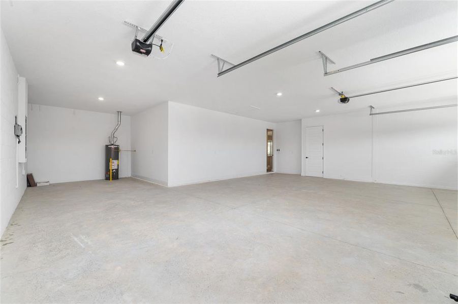 Spacious, unfurnished interior of a new home in , Ocala (Image 51).