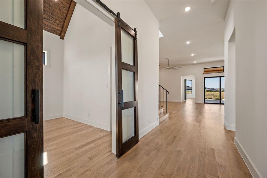 Spacious, unfurnished interior of a new home in The Resort on Eagle Mt. Lake, Fort Worth (Image 29).