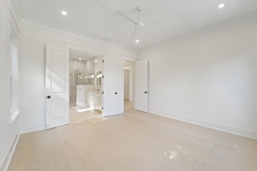 Spacious, unfurnished interior of a new home in , Charleston (Image 49).