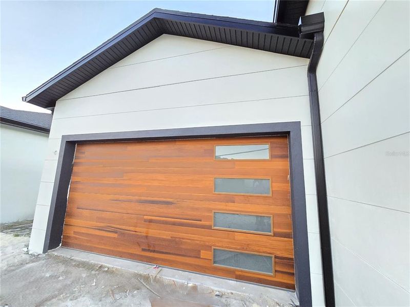 Exterior details and patio area of a home in , Tampa (Image 2).