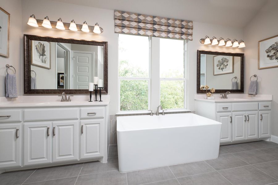 Primary Bathroom | Concept 3141 at Hidden Creek Estates in Van Alstyne, TX by Landsea Homes