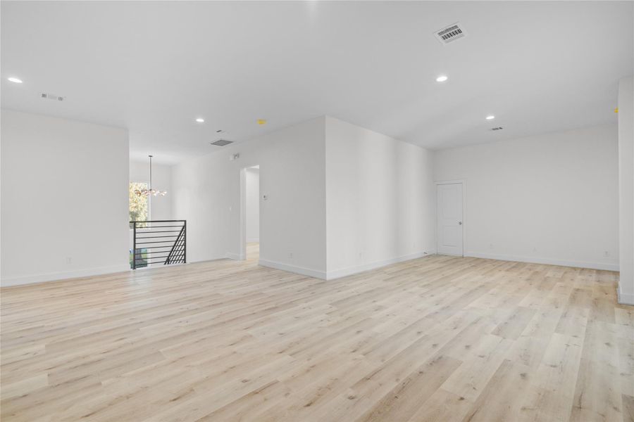Spacious, unfurnished interior of a new home in , Houston (Image 43).