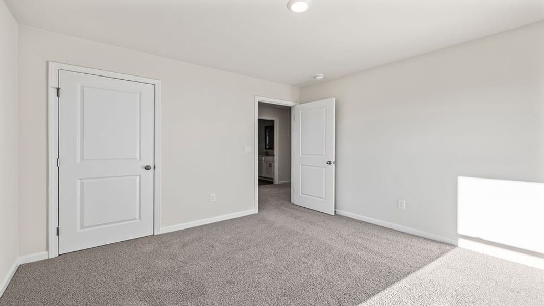 Spacious, unfurnished interior of a new home in Durbin Meadows, Fountain Inn (Image 25).