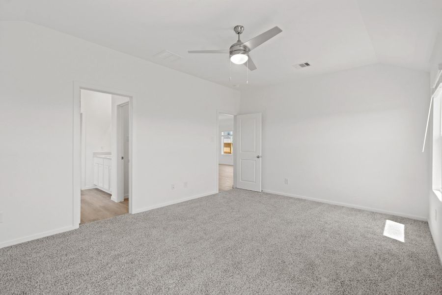 Spacious, unfurnished interior of a new home in Sunterra Lakes, Brookshire (Image 12). Spacious, unfurnished interior of a new home in Sunterra Lakes, Brookshire (Image 12).