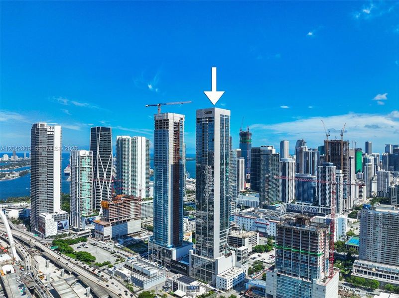 Condo located in Miami, FL showcasing its design and architecture (Image 32).
