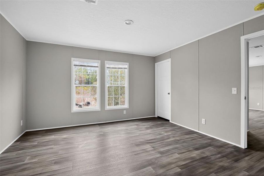 Spacious, unfurnished interior of a new home in , Crystal River (Image 14).