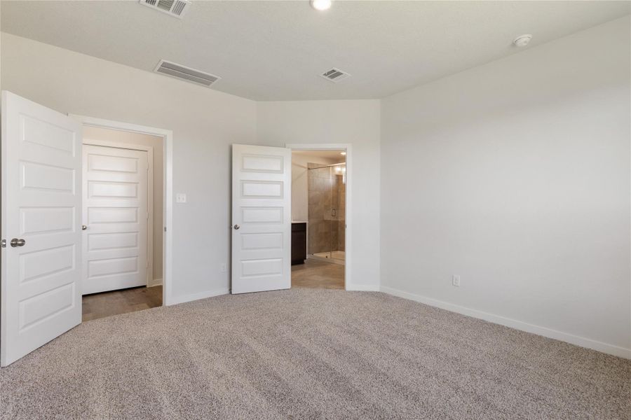 Spacious, unfurnished interior of a new home in Rockbridge East, Huntsville (Image 24).