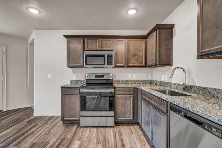 **Photos are sample photos of similar plan. Colors and features might vary**