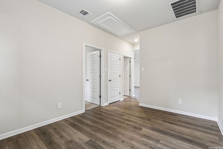 Spacious, unfurnished interior of a new home in Thomas Pond, San Antonio (Image 43). Spacious, unfurnished interior of a new home in Thomas Pond, San Antonio (Image 43).