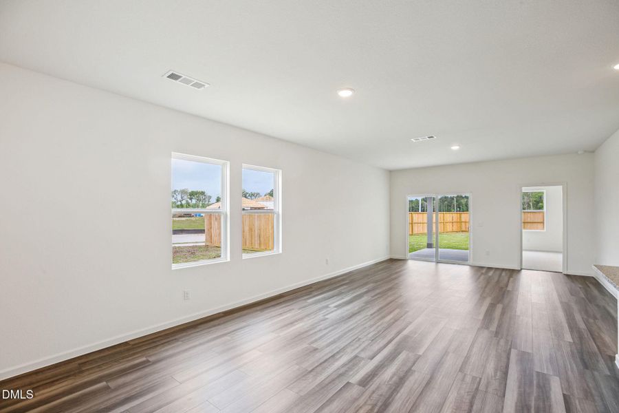 7-web-or-mls-Glimmer Plan 4107 Slow Cree 7-web-or-mls-Glimmer Plan 4107 Slow Cree
