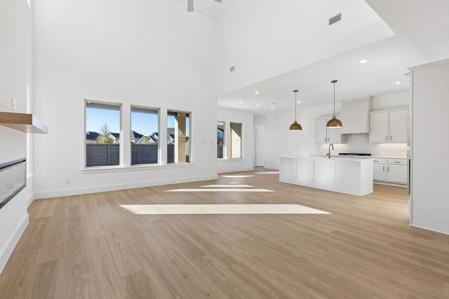 Spacious, unfurnished interior of a new home in Painted Tree Lakeside, McKinney (Image 17).