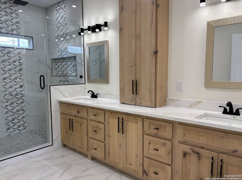 Furnished interior view inside a new home in , Uvalde (Image 10).